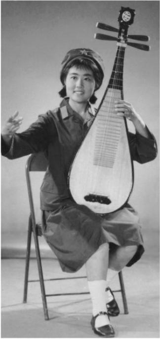 難忘74式軍服——海軍恢復水兵服,女兵穿上了裙子 難忘74式軍服——海軍恢復水兵服,女兵穿上了裙子