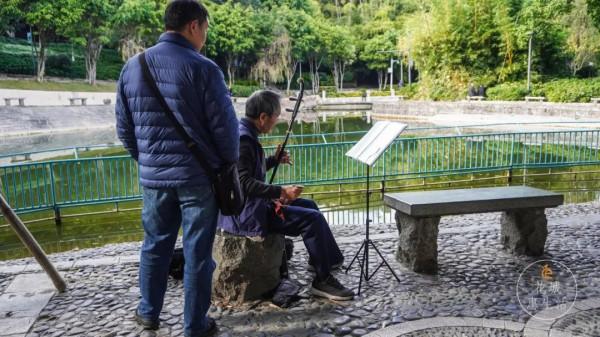 在他們生活的世界裡是什麼樣的？