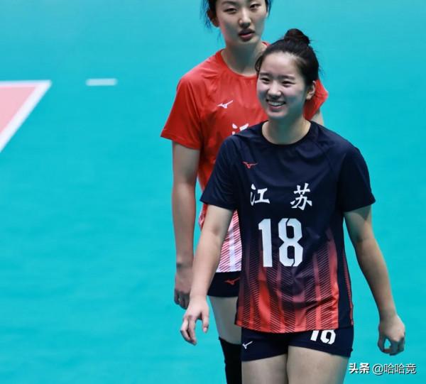 張常寧發扣攔全面發威,江蘇女排3比1上海奪五連勝,提前晉級四強 張常寧發扣攔全面發威,江蘇女排3比1上海奪五連勝,提前晉級四強
