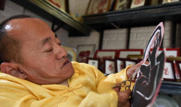 身高70釐米街頭相識美麗高大妻子,婚後生下玻璃娃成甜蜜負擔 身高70釐米街頭相識美麗高大妻子,婚後生下玻璃娃成甜蜜負擔