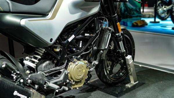 凱蒂貓給的勇氣，很貴的單缸胡斯瓦納401趕腳咋樣？