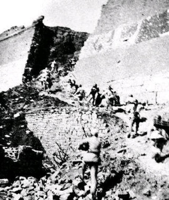 九旬抗日老兵，證件丟失沒法證明身份，指著博物館照片說：這是我