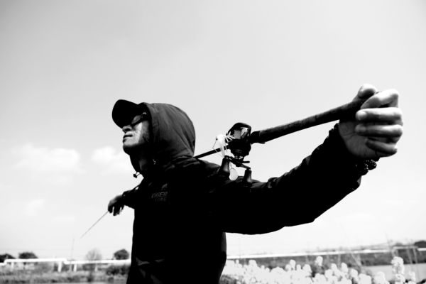 豪車停滿、買裝備花100多萬，釣魚是男人最後要佔領的高地？