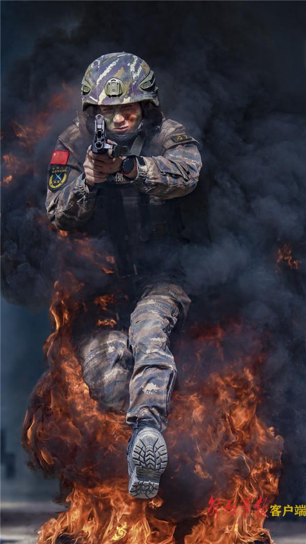 炫酷！帶你去看武警特戰隊員真打實練