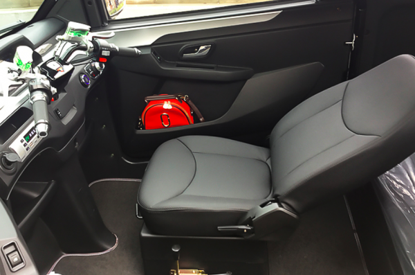 這2款電動三輪車實用，坐滿3人，能跑100公里，適合家長接娃