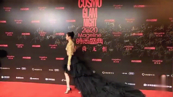 活動造型,孫儷何穗禮服搶眼,關曉彤秀長腿卻暴露不會穿高跟鞋? 活動造型,孫儷何穗禮服搶眼,關曉彤秀長腿卻暴露不會穿高跟鞋?