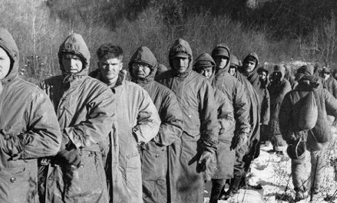 美國倉皇撤離漢城,李承晚大發雷霆,李奇微:你去聽聽志願軍衝鋒號