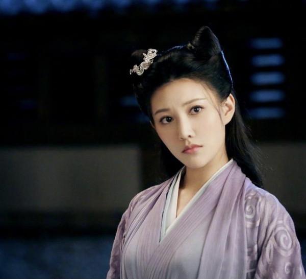 楊紫與歡瑞解約，5位“小花”齊爭“一姐”位置，誰更有勝算？