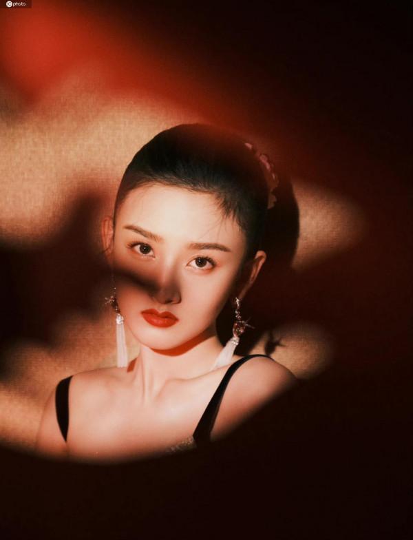 ELLE紅毯：韓雪驚豔、唐嫣翻車、劉詩詩美出新高，8位女星熬脫妝