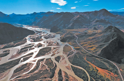 奔騰瀾滄江水 秀美生態環境 奔騰瀾滄江水 秀美生態環境