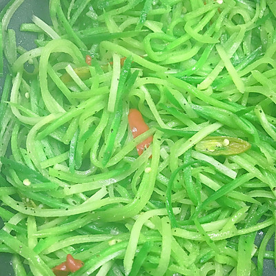 用這道炒蘿蔔絲征服家人的味蕾吧