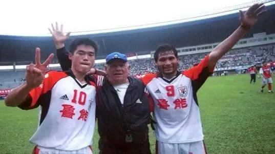 山東泰山隊史上10大球星拿第一冠，鄭智次年如願，蒿俊閔11年無冠