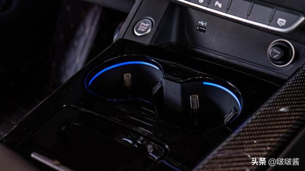 奧迪A4改裝碳纖維內飾+副駕駛液晶+氛圍燈+RS4前包圍