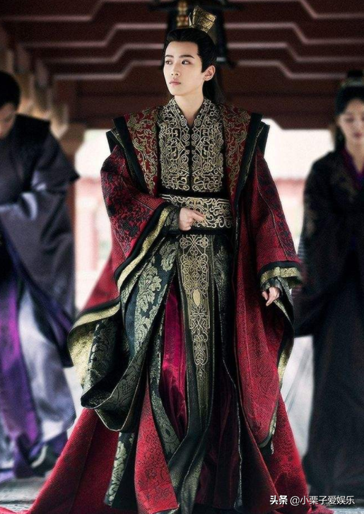 女扮男裝“以假亂真”！看這幾位女演員扮相，“假男人”臉疼不？