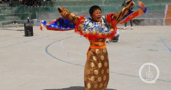 青海大山裡的兩名放羊娃，一起成為央視春晚舞者