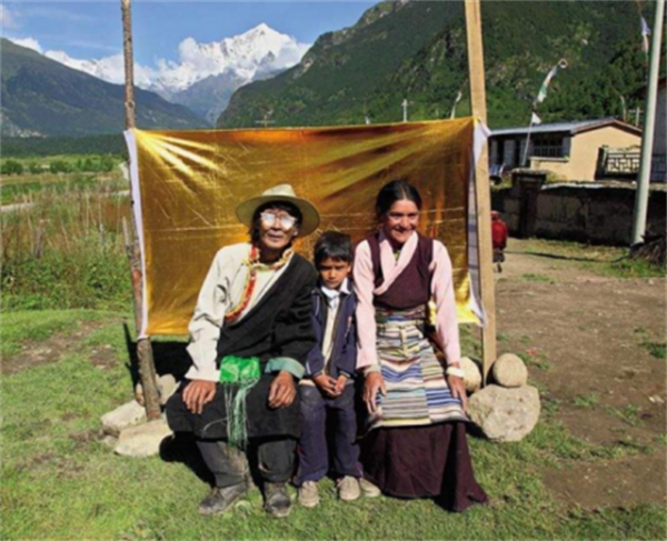 流浪200年的外族人，18年前加入中國國籍，如今家家懸掛五星紅旗