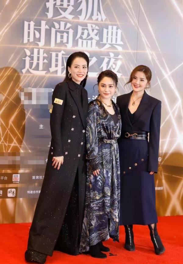 盛典紅毯，閆妮張雨綺腫得沒眼看，趙雅芝扮嫩更違和，楊穎躺贏