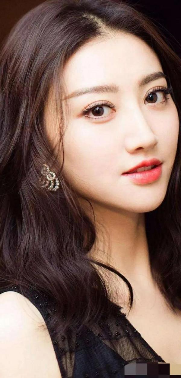 著名演員景甜，真的很甜，美麗大方