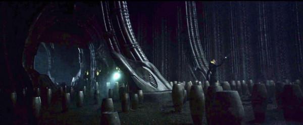 異形被高階外星種族奉為神，《普羅米修斯》完整版迷題解答