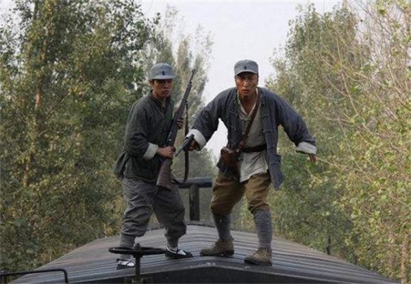 鐵道游擊隊的創始人：甲級戰鬥英雄，抗戰勝利後為何選擇投敵？