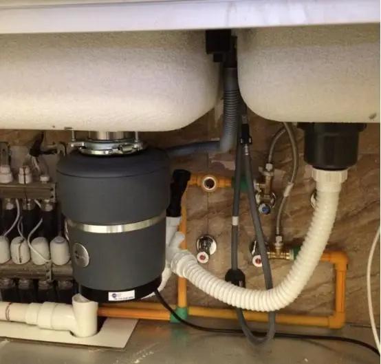 廚房裝修安裝垃圾處理器好不好?神器還是雞肋,關鍵要看需求點 廚房裝修安裝垃圾處理器好不好?神器還是雞肋,關鍵要看需求點