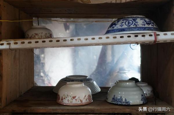 巴蜀奇人隱居山西農村，用塑膠布搭房過冬，看活成啥樣