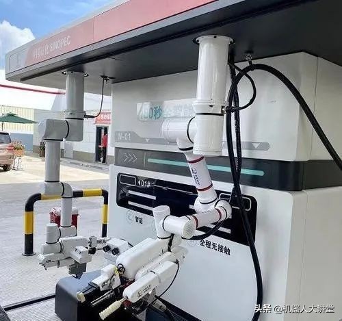 圍觀，國內首款，大廠出品，中石化的機器人加油站來了