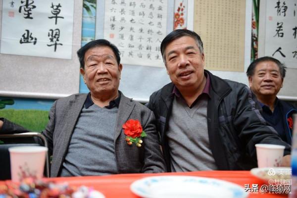 山西臨猗：叔侄倆舉辦的書法藝術個人家庭展在農家小院隆重開幕