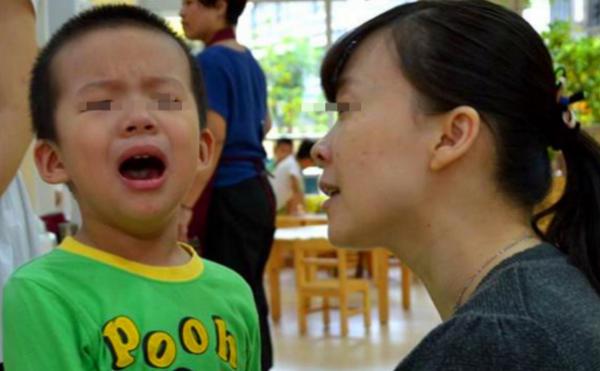 幼兒園的男孩被女孩欺負？他們並非懦弱，而是在3點上處於弱勢