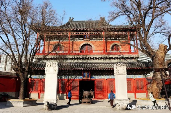 看展喝咖啡、賞壁畫、聽古樂…這座城市的寺廟也太厲害了吧