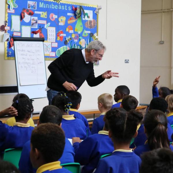 這個外國爺爺給網友帶來了無限快樂的表情包!而他的人生讓人心疼 這個外國爺爺給網友帶來了無限快樂的表情包!而他的人生讓人心疼