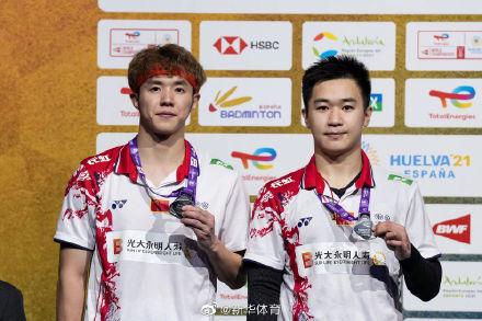 羽毛球世錦賽：“凡塵”女雙奪冠 譚強/何濟霆男雙摘銀