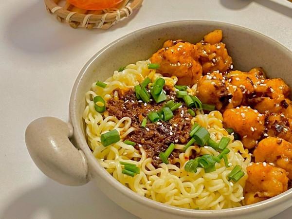 泡麵在手,不畏寒冬,創意吃法讓你舔完最後一滴湯 泡麵在手,不畏寒冬,創意吃法讓你舔完最後一滴湯