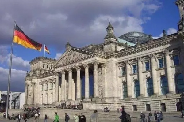 中國遊客在國外拍照被捕，這些出國旅遊禁忌你都知道嗎？