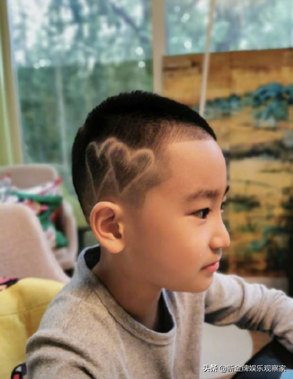 趙文卓兒子中秋節換髮型，後腦勺有四個字，他三句話分析其中深意