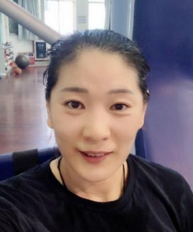 中國女籃球星李昕曾與鞏曉彬相戀，不過多年無果，後來嫁給了誰呢