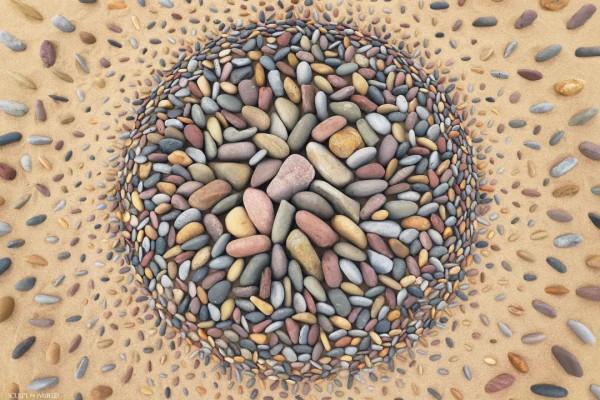 大地藝術家再出新作，普通石頭拼出精美花紋，解壓又治癒