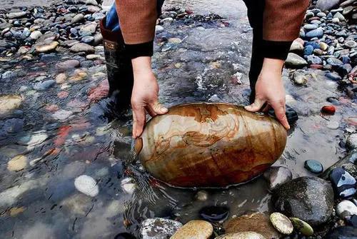 2009年他在江西撿到一塊石頭，3年後價格漲到38萬