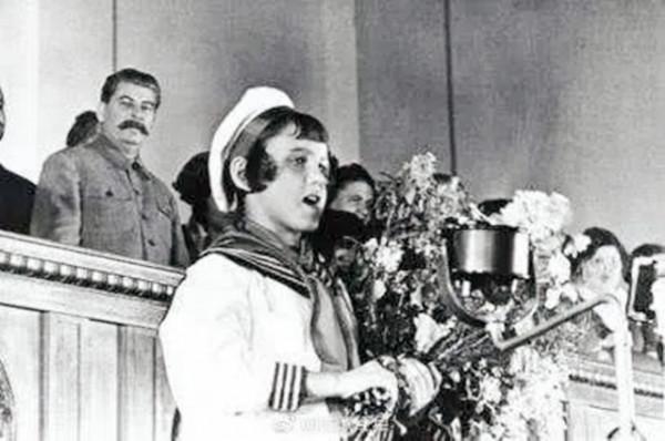 七年前獲贈禮物，七年後拆開才知道：美國大使被秘密監聽7年