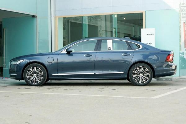 解析沃爾沃S90 RECHARGE，油耗1&period;8L，空間寬敞，值得購買嗎？