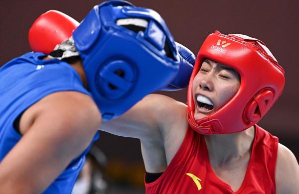 拳擊——女子75公斤級半決賽賽況 拳擊——女子75公斤級半決賽賽況