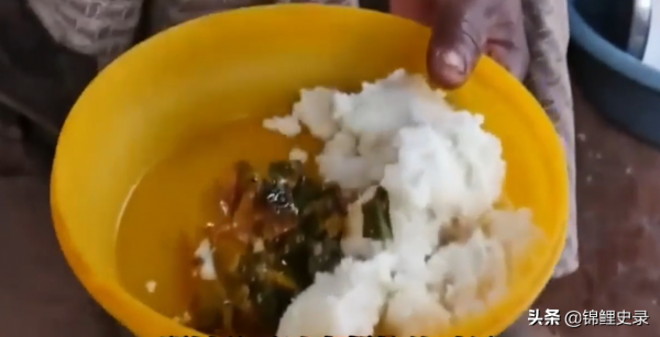 真實故事:非洲14歲窮苦男孩,8年前被父母拋棄,做苦工撫養2個弟弟