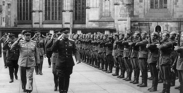 斯大林格勒大戰勝利後，蘇聯紅軍湧現出大批年輕且朝氣蓬勃的將帥