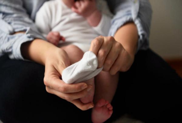 反覆“揪襪子”的快樂,小寶寶有更深的體會,新手爸媽別嫌煩哦 反覆“揪襪子”的快樂,小寶寶有更深的體會,新手爸媽別嫌煩哦