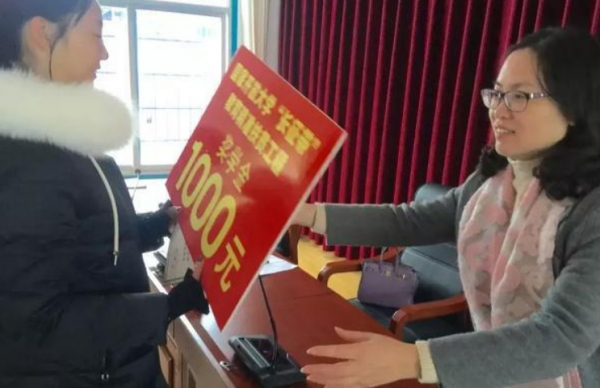 上大學後才知道，那些拿補助的“貧困生”，可能並不是真“貧窮”