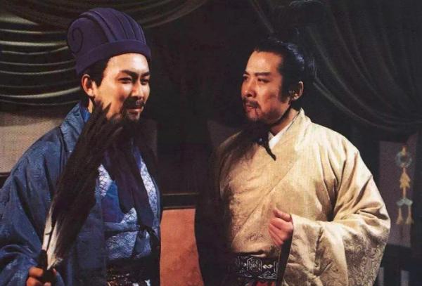 諸葛亮認為必佔荊州，龐統卻說荊州不能要，兩人的水平立見高低