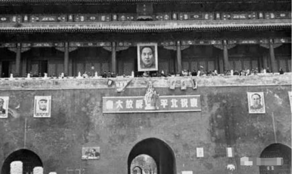 天安門除了毛主席的畫像，也掛過袁世凱、蔣介石、斯大林等人的