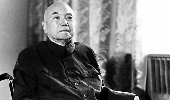 1955年，3000名老紅軍無法被授予軍銜，毛主席：一律授予少校軍銜