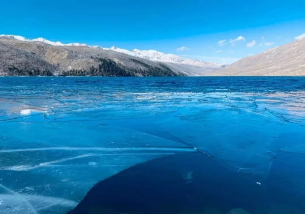 四川人看藍冰奇觀,不用再去貝加爾湖了,就在川西這個免費冷門地 四川人看藍冰奇觀,不用再去貝加爾湖了,就在川西這個免費冷門地