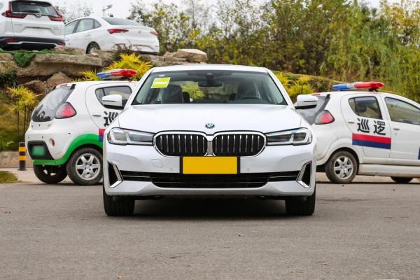體驗寶馬5系PHEV，6.7秒破百帶空氣懸架，舒適與運動兼備